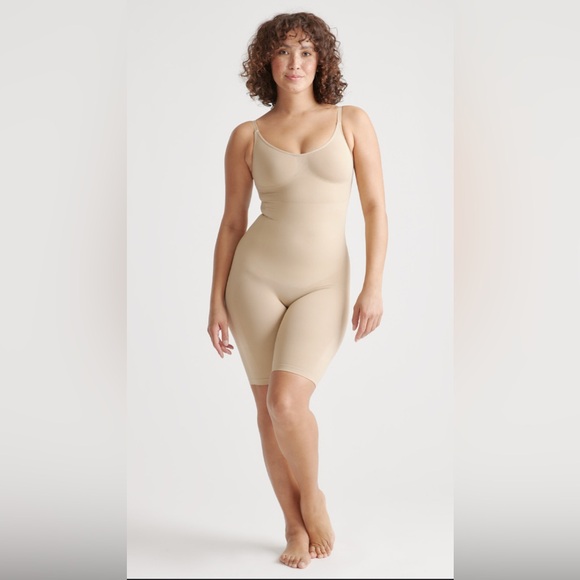 Quince Sculpting Mid-Thigh Bodysuit in Clay Shapewear , M - Picture 4 of 7